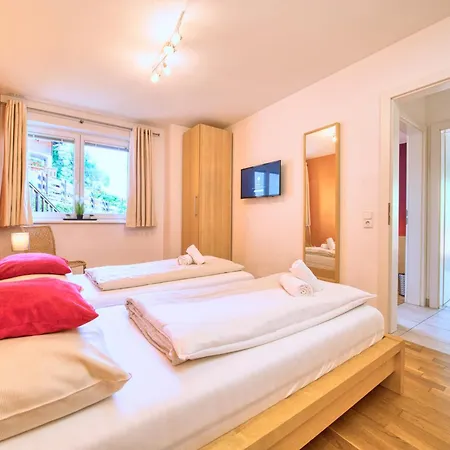 Апартаменти Tauernblick 6 *